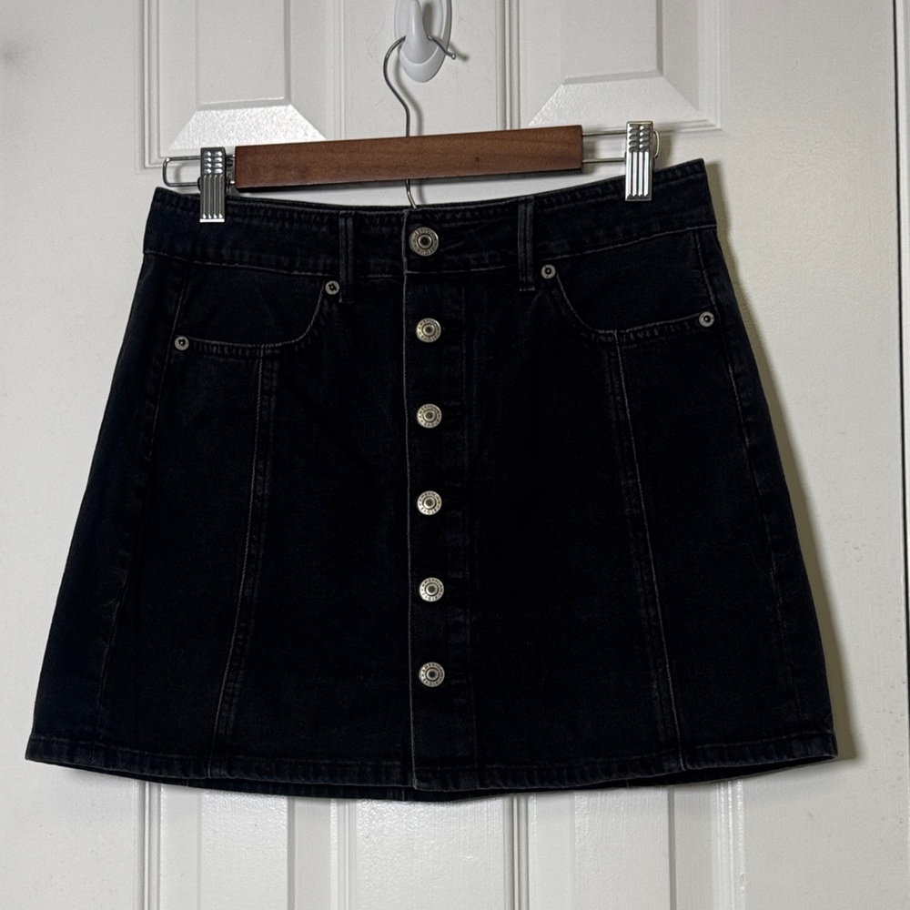American Eagle Black Wash Denim Button Front Mini Skirt Y2K High Rise Size 4 - Picture 2 of 9